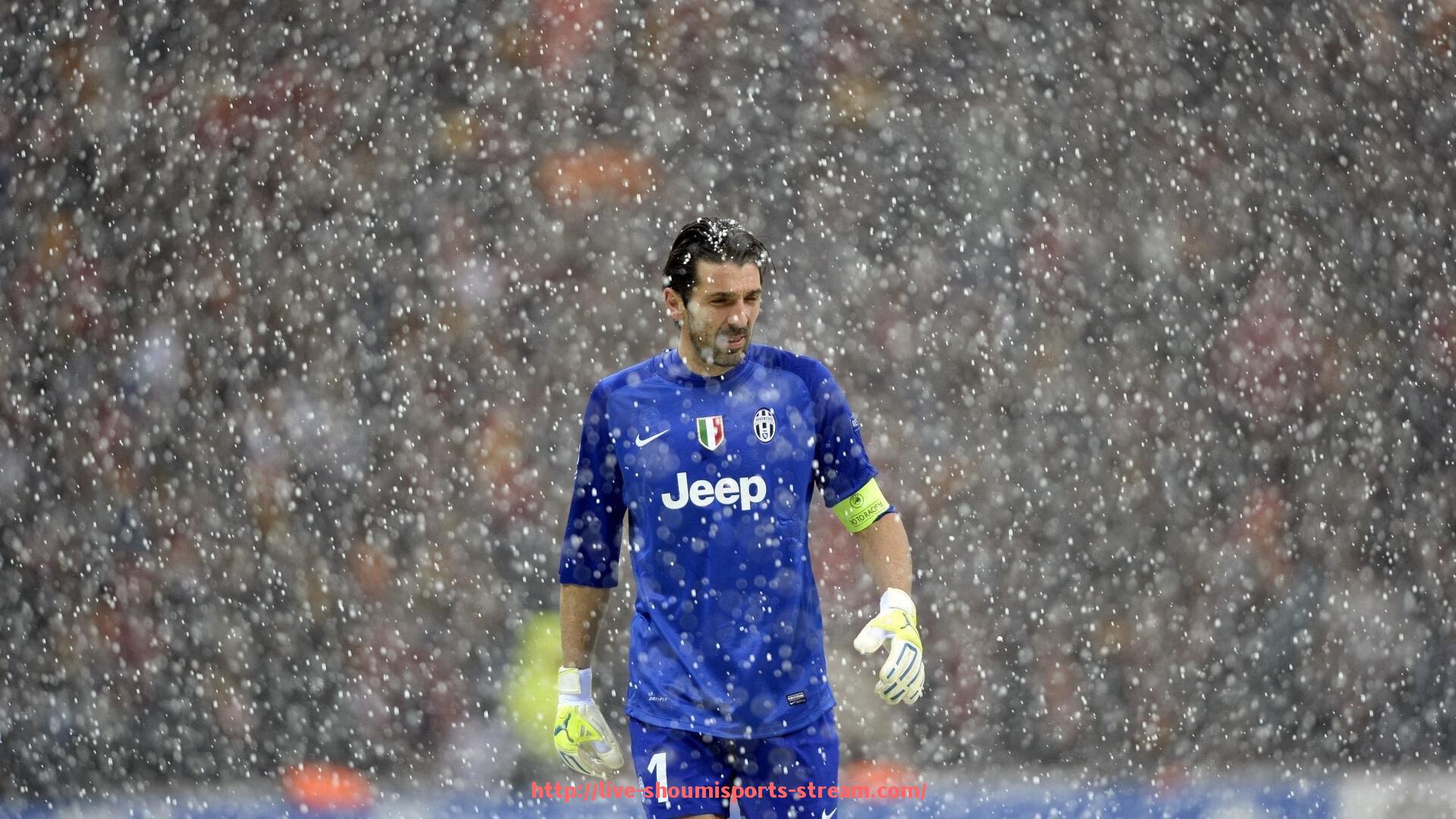 收米体育直播-英超球员训练与比赛中的走光事件盘点